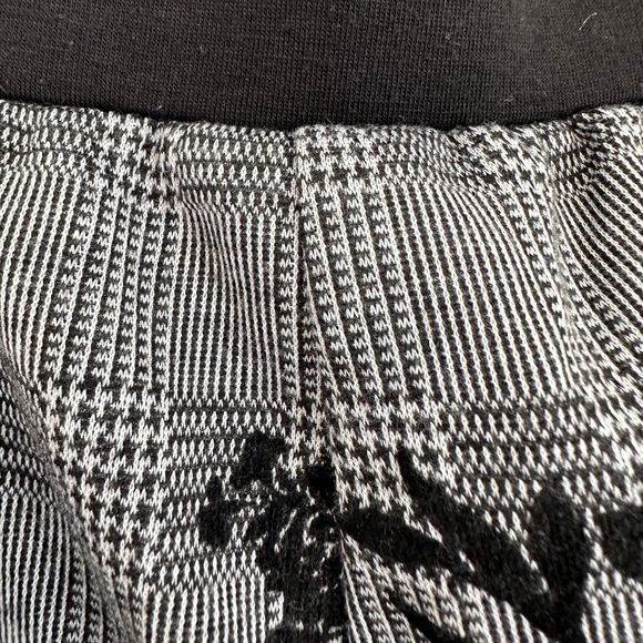 JUNIORS XL Joe B by Joe Benbasset Plaid pants with floral embroidery Size XL - Picture 6 of 6